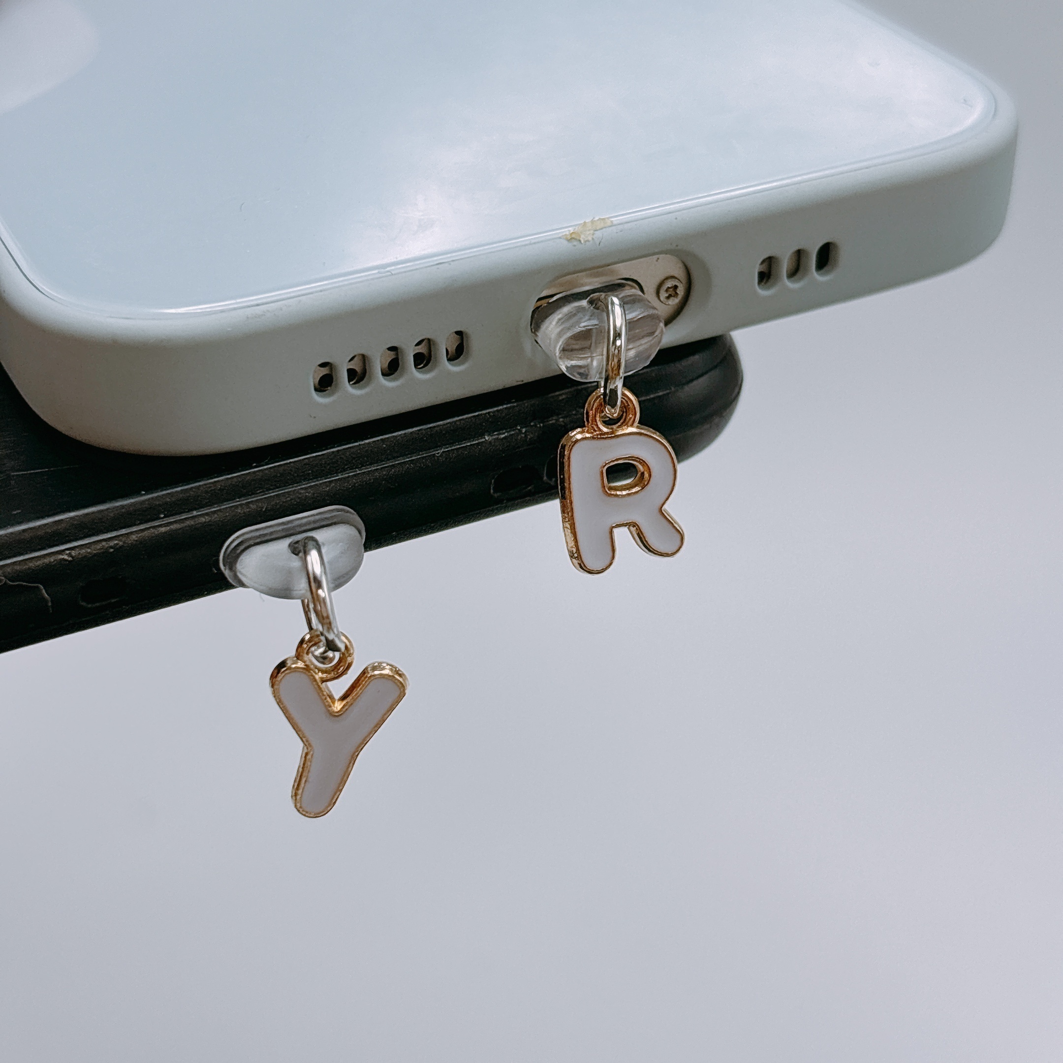 English Letters A-M Phone Dust - Phone Accessories Background のレビューと価格