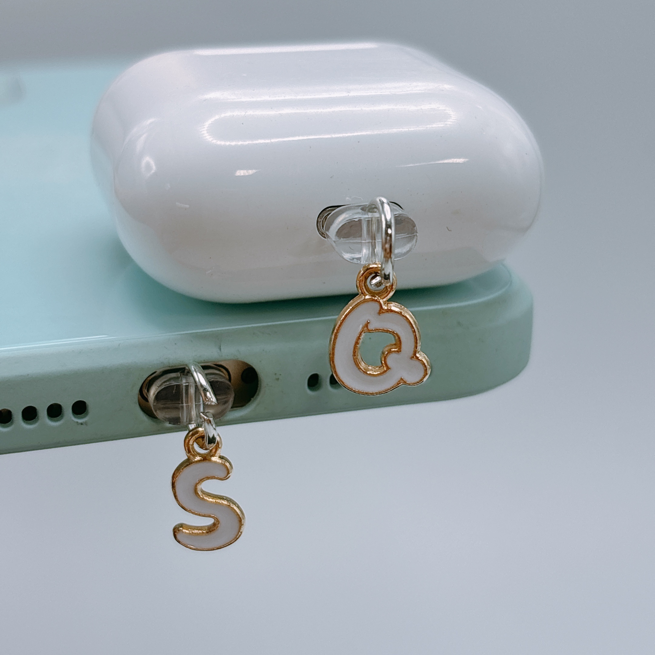 English Letters A-M Phone Dust - Phone Accessories Background のレビューと価格